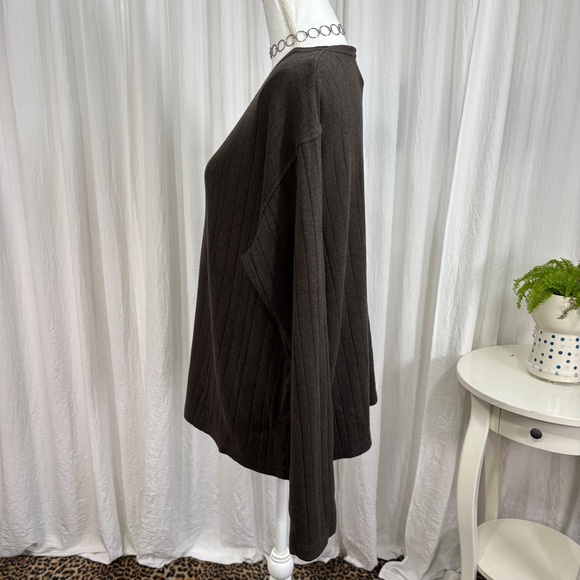 Croft & Barrow Men's V-Neck Dark Brown Sweater - Picture 2 of 7